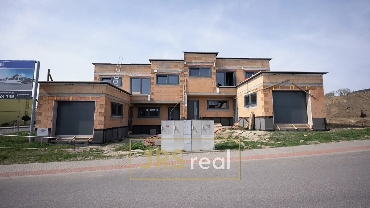 Prodej rodinného domu 216 m², pozemek 464 m²